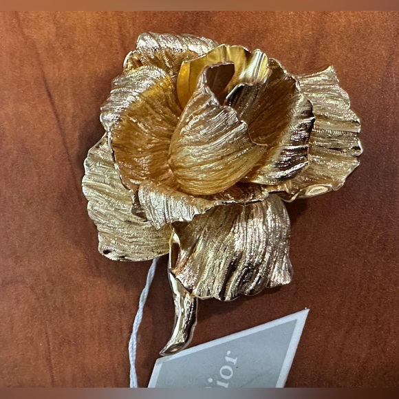 Dior Gold Floral Brooch - Picture 10 of 14